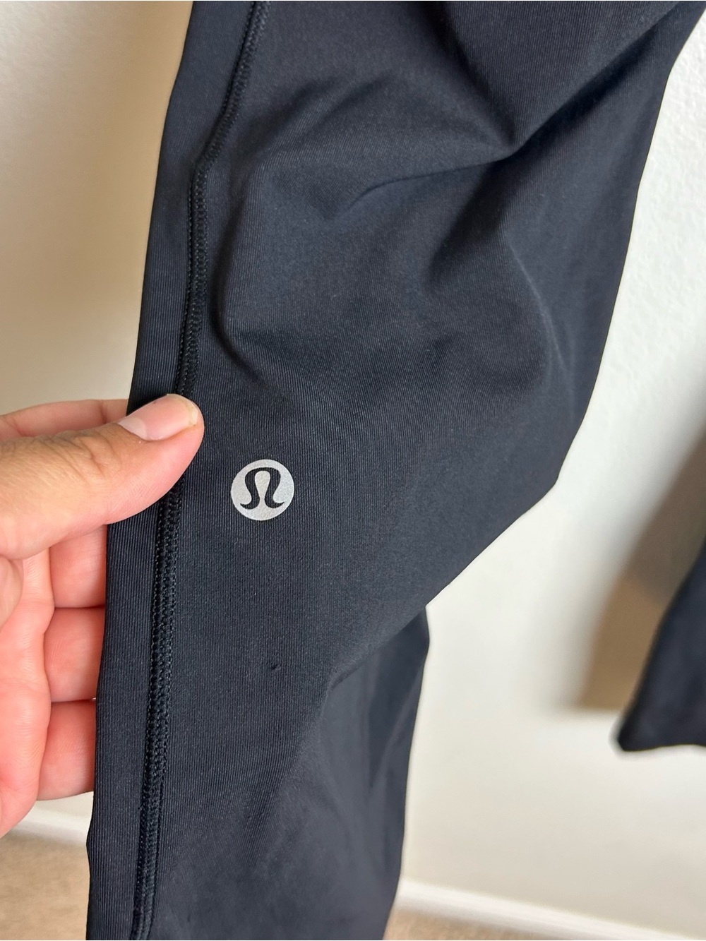 Speed Up Tight Full-on Luxtreme 28" | Reflective Detail | Lululemon | Sz 6 - Picture 9 of 10